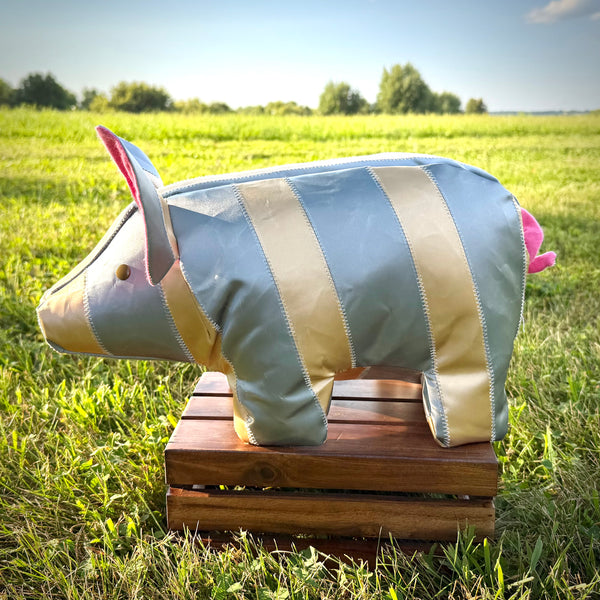 Ribbon Pig