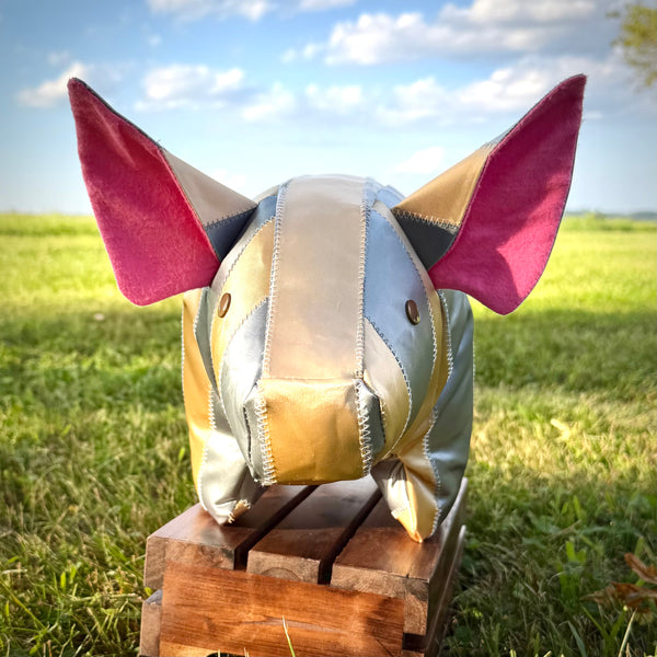 Ribbon Pig