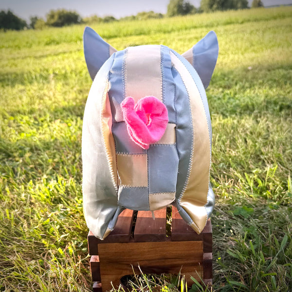 Ribbon Pig